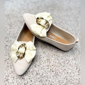 Boutique Cream Loafers with Gold Accent Bow Women Size 8 Super Cute